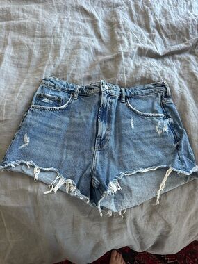 Zara Distressed high waisted Denim Cutoff Shorts in Blue